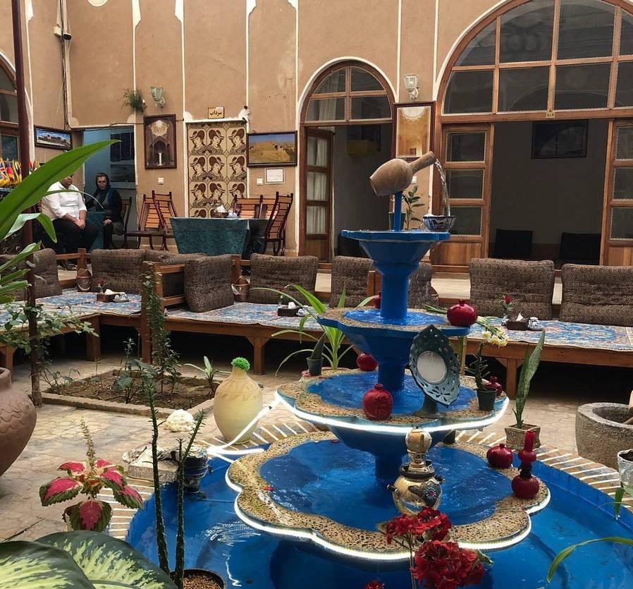 طراحی دکوراسیون رستوران خود به شکل سنتی